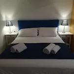 Beb House Angioino Szálloda