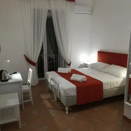 Отель Beb House Angioino 3*