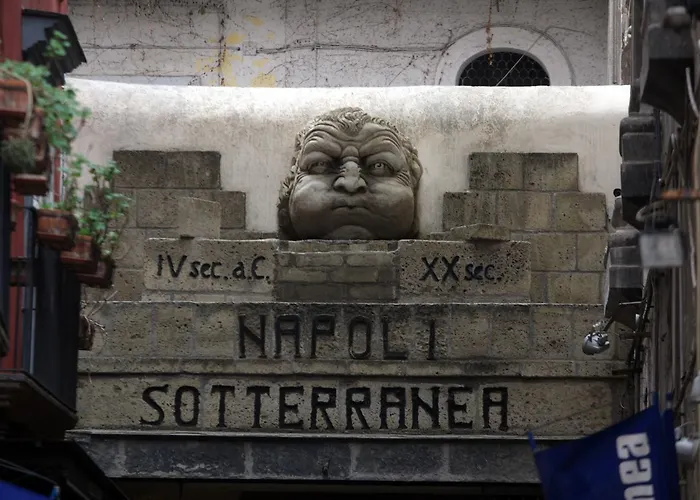 Hotel Beb House Angioino 3*